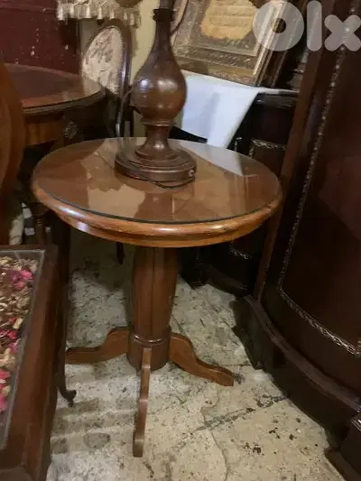 طاولة مبرومة خشب زان مع لامبادير