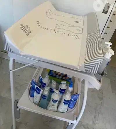 Brevi pratico with wheel bath stand and changing diaper