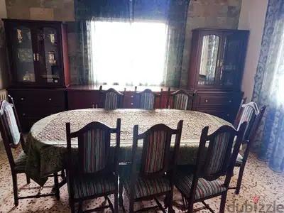 طاولة سفرة مع ٣ دراسوارات وكاراسي طاولة سفرة مع ٣ دراسوارات وكاراسي